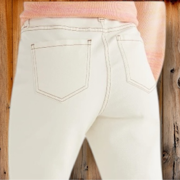 Time and Tru Size 2 Mid Rise Bootcut Winter White Denim Jeans w/Side Vents - Picture 3 of 10